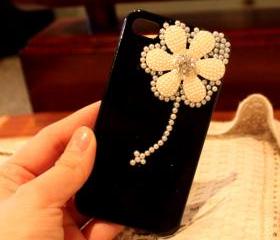 Pearl Daisy cute iPhone 4 Case,Cute iphone 4 Case, floral iphone 4 case, rhinestone iphone 4 case Black iPhone 4 Case